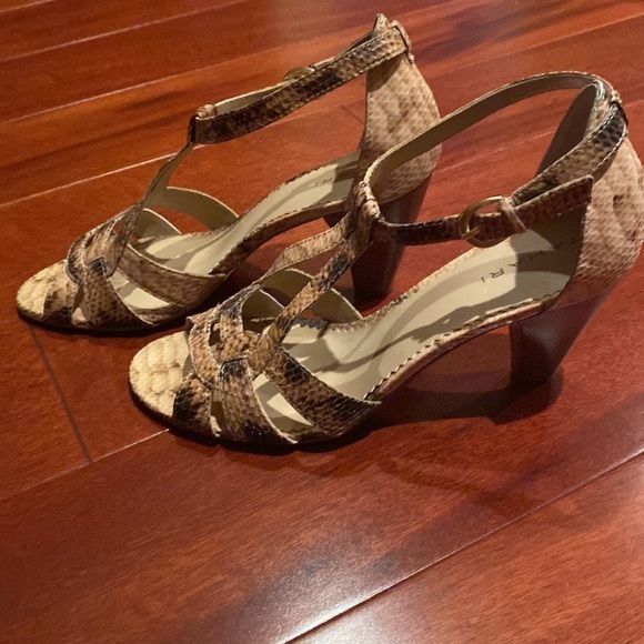 Tahari Tan snake Giselle sandals - Picture 4 of 8